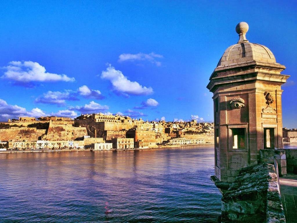 Cosy 1Br Penthouse With Terrace, Great Location Apartman Gżira Kültér fotó