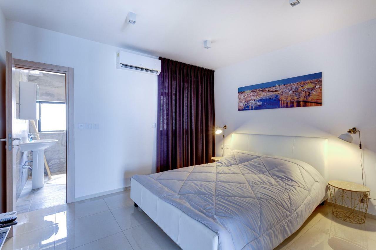 Cosy 1Br Penthouse With Terrace, Great Location Apartman Gżira Kültér fotó