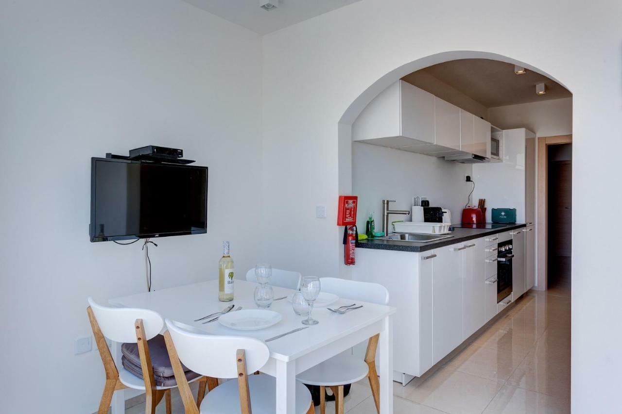 Cosy 1Br Penthouse With Terrace, Great Location Apartman Gżira Kültér fotó